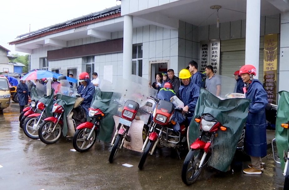 挺進游鹿溪（三）：交通便道打通 摩托車隊運送補給物資