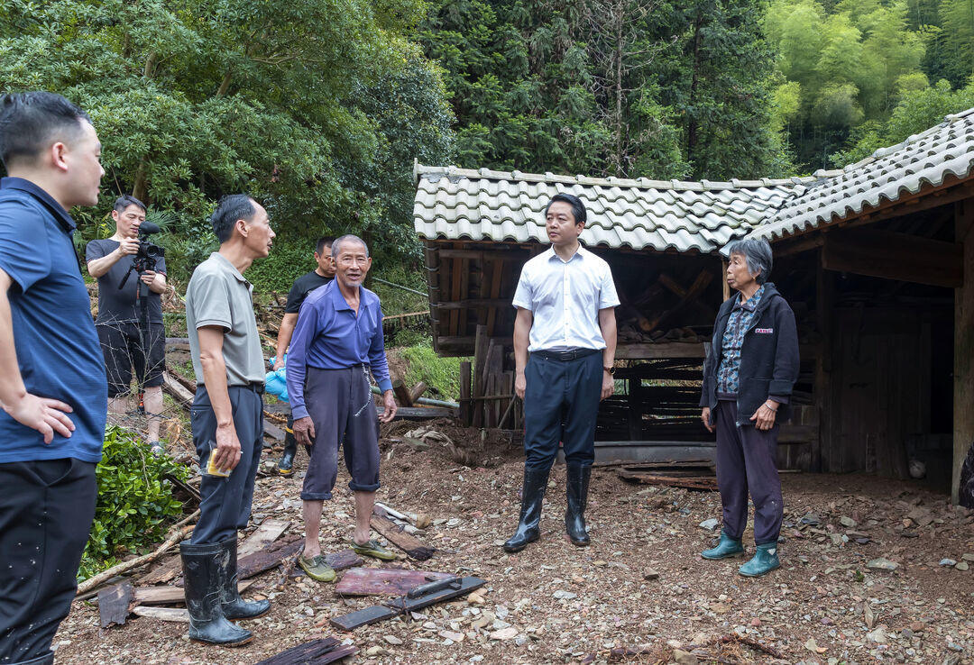 世上無難事  只要肯登攀——黃偉雄調(diào)研防汛抗災(zāi)救災(zāi)工作