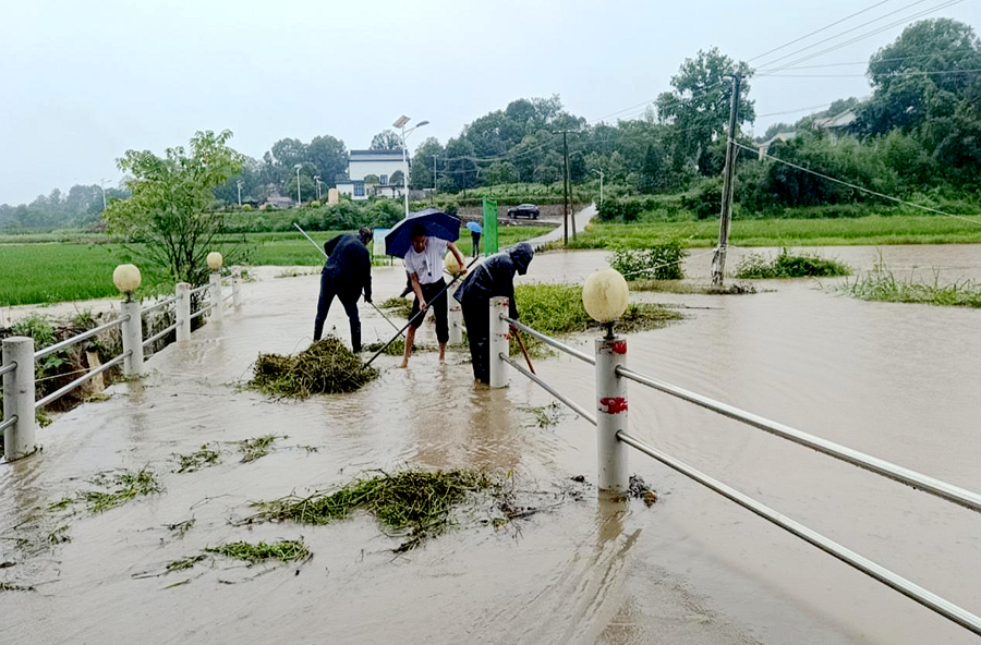 馬鬃嶺鎮(zhèn)：逆流而上 向水而行，人大、政協(xié)積極投身防汛抗災(zāi)