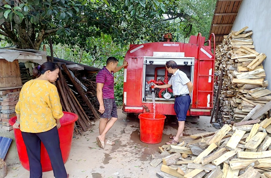 佘家坪鎮(zhèn)：黨員先鋒齊助力，抗旱保水“潤”民心