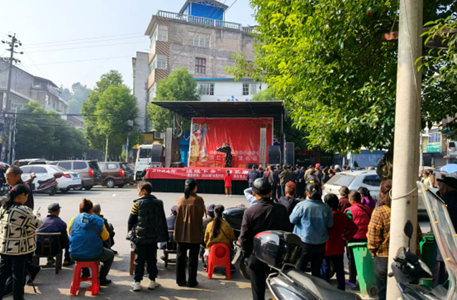 观音寺镇：“送戏下乡”进乡村，文化惠民促振兴