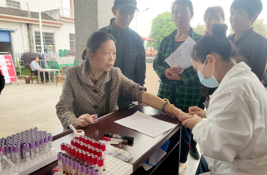 漳江街道车湖垸卫生院：关爱夕阳 老年人体检在行动