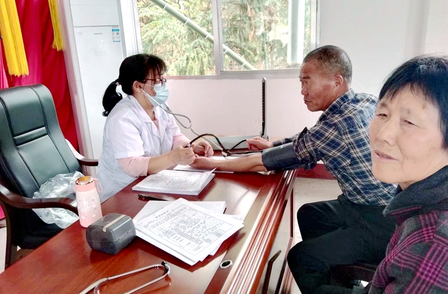 郑家驿镇游鹿溪村：体检进村 为老年人健康“保驾护航”