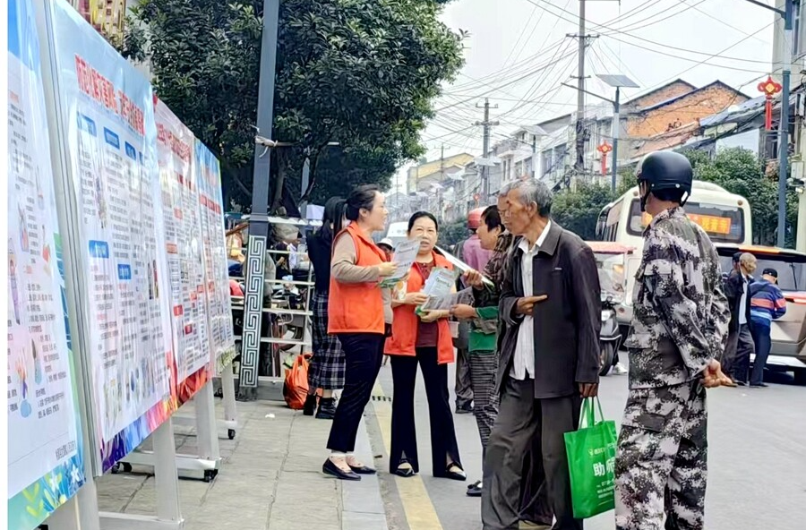 龙潭镇开展“防灾减灾宣传日”主题活动 筑牢基层安全防线