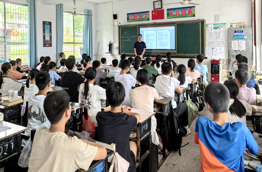 泥窝潭乡：书香浸润校园，法治护航成长