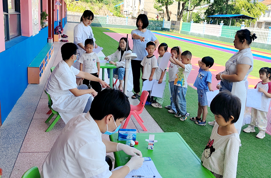 太平桥卫生院：体检护航  健康成长