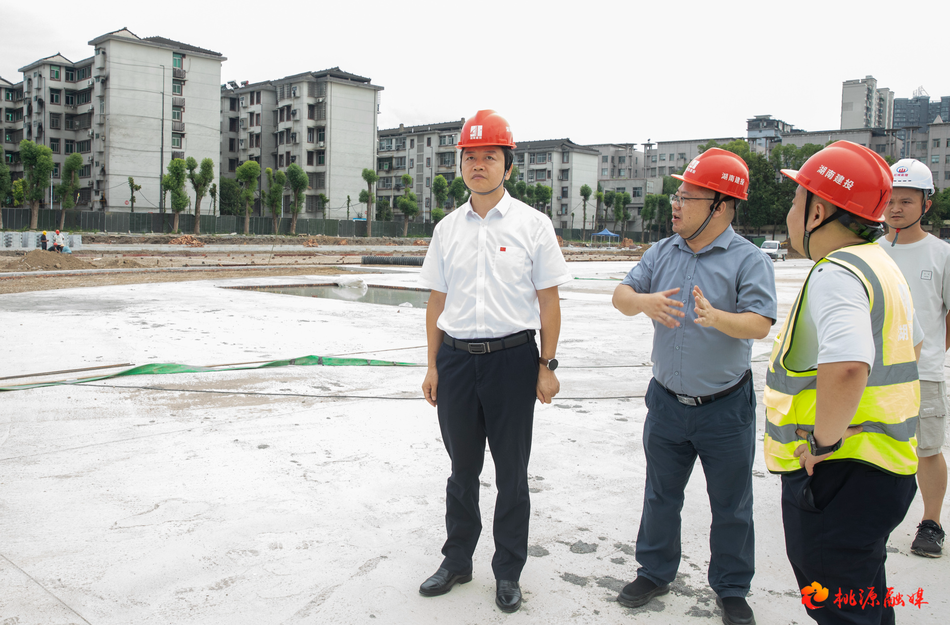 黄伟雄督导中心城区重点项目建设