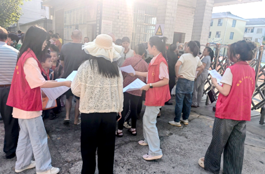 三阳港镇：“扫黄打非·绿书签” 护航校园文化环境