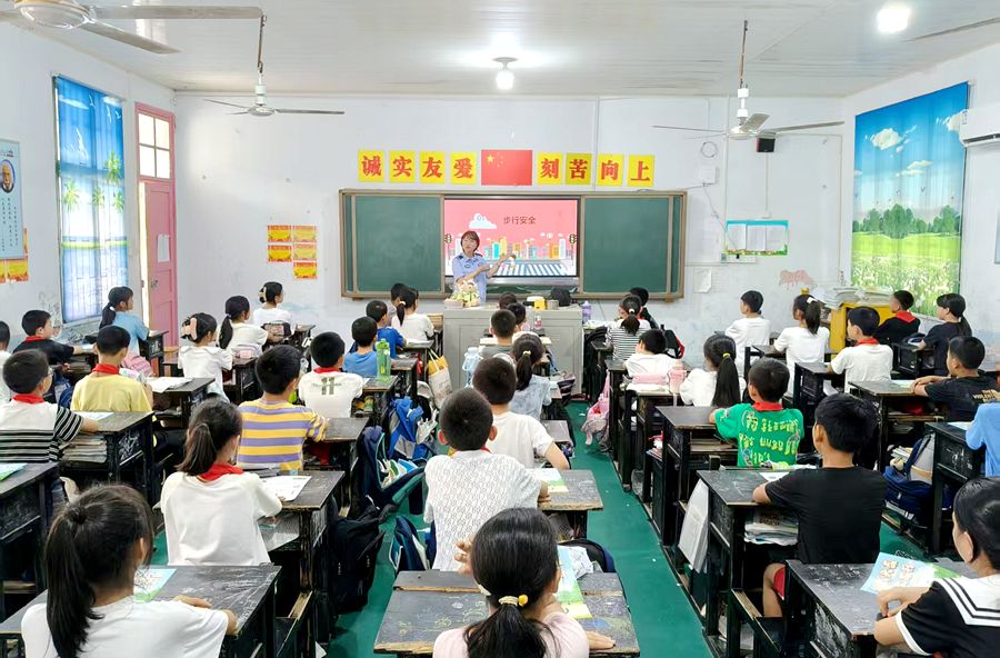 泥窝潭乡：交通安全进校园 护航成长平安路