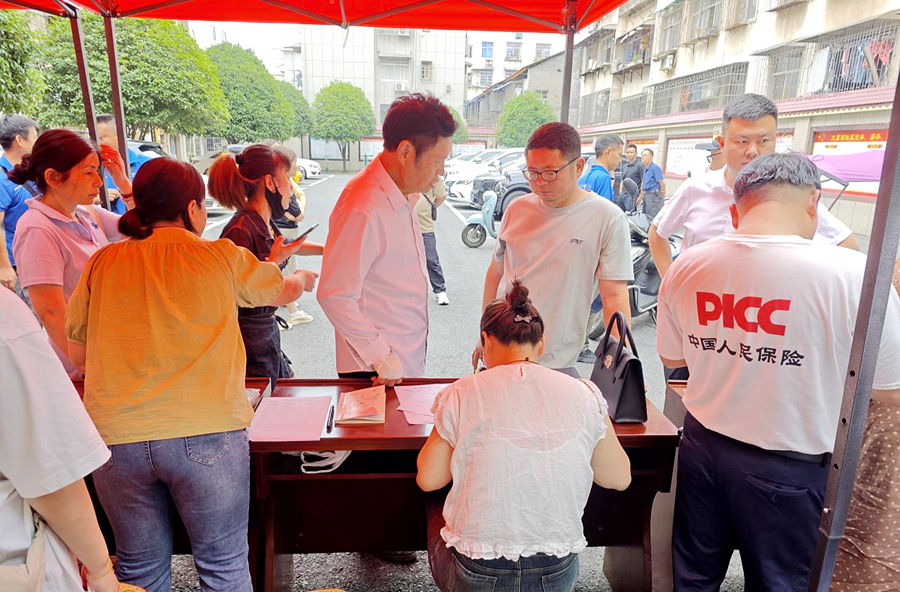 漳江街道：电动车上牌进社区 服务群众“零距离”