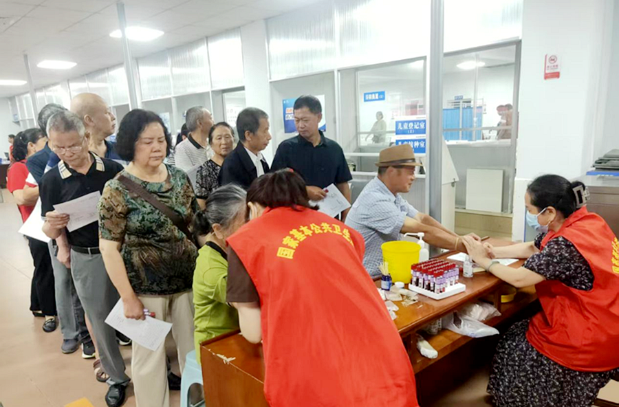 漳江街道：踐行“健康為民”理念 組織老人免費體檢