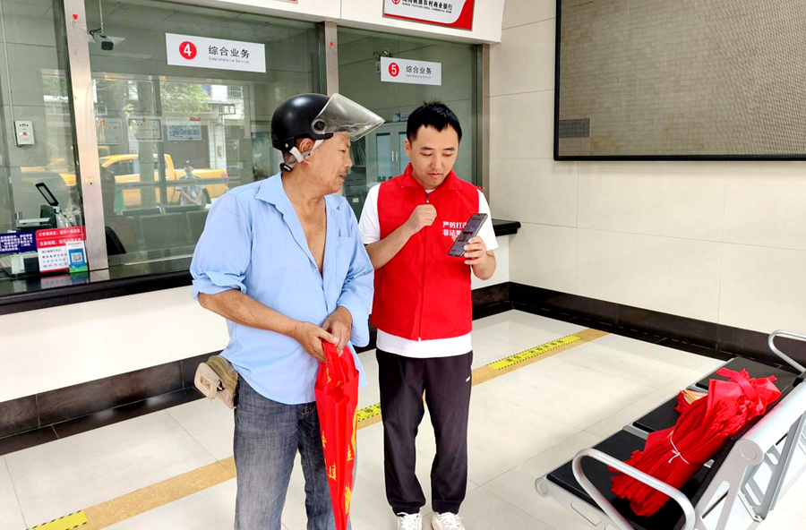 泥窝潭乡开展防非宣传月活动，守护乡村“钱袋子”