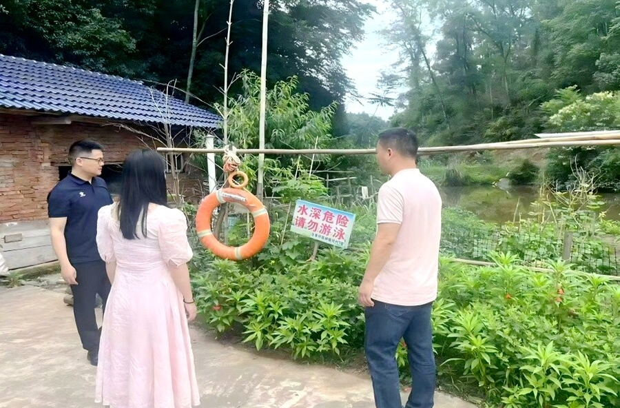 監(jiān)督哨前移 安全網(wǎng)織密——佘家坪鎮(zhèn)紀(jì)檢監(jiān)察干部下沉一線筑牢防溺水“生命堤壩”