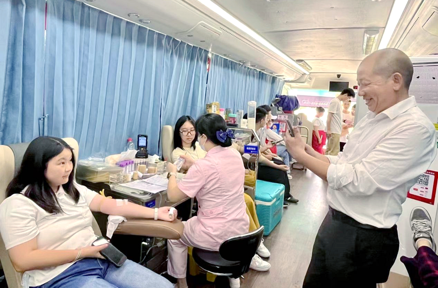 青春熱血映丹心，奉獻(xiàn)傳承續(xù)華章——桃源縣第一中學(xué)2025屆高三畢業(yè)生積極參加無償獻(xiàn)血活動