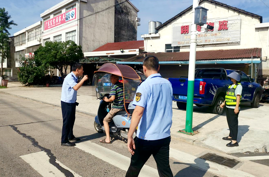 架橋鎮(zhèn)：“日日見警”織密摩電安全網(wǎng) 常態(tài) 守護(hù)共建和諧平安路