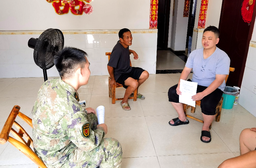 浔阳街道：精准动员送政策 征兵宣传进家门