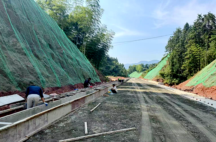 桃源交通：高温下的质量守护 筑牢农村公路安全线