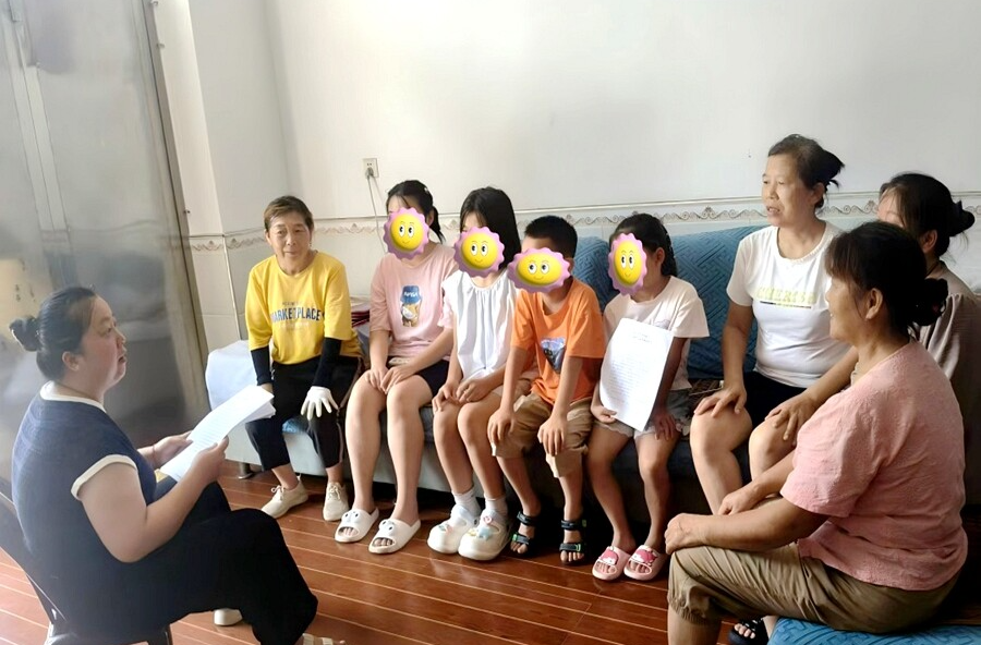 佘家坪镇：烈日下的成长守护 撑起童年“爱的荫凉”