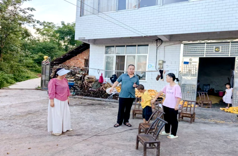 架桥镇人大：筑牢安全防线 守护生命之夏代表督导学生防溺水工作