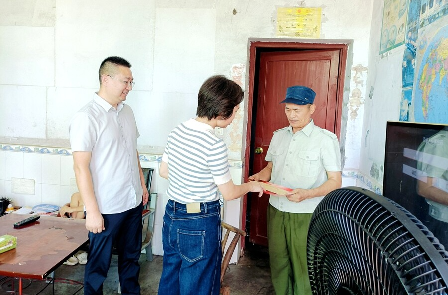 剪市鎮(zhèn)：憶崢嶸歲月 走訪慰問傳真情