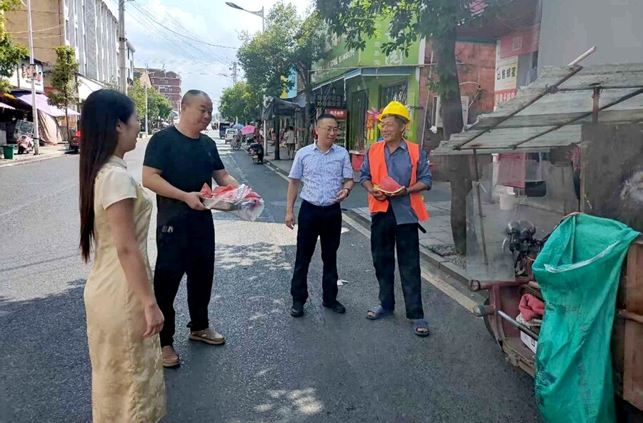 漆河镇：炎炎夏日送清凉 致敬一线“美容师”