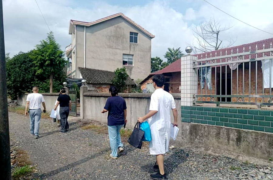 漳江街道：送医送药上门服务 温暖精神障碍患者