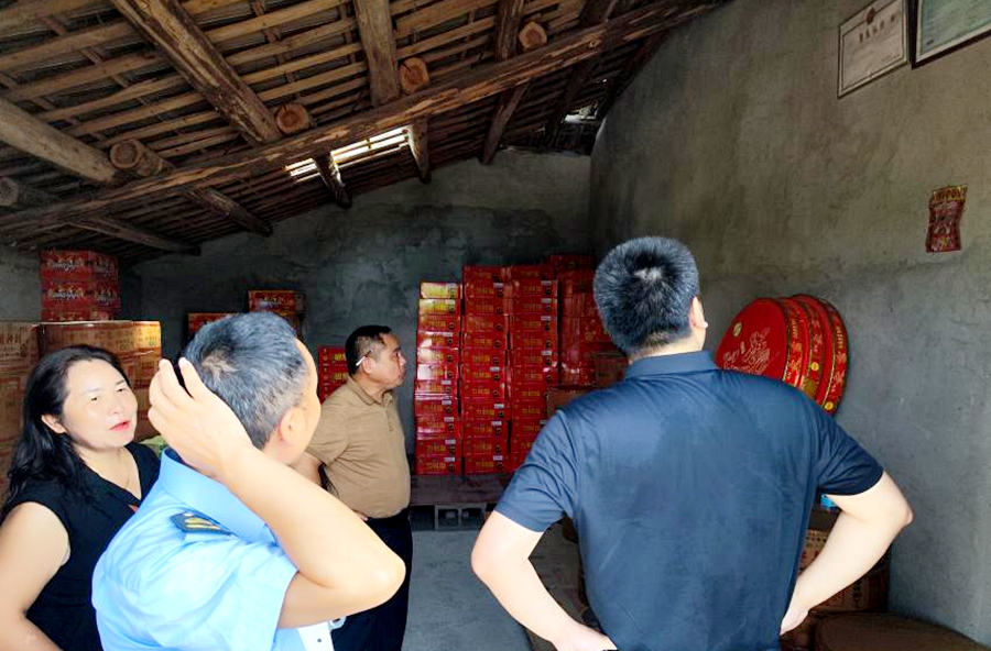 架桥镇：严查烟花爆竹零售点  严防安全事故风险