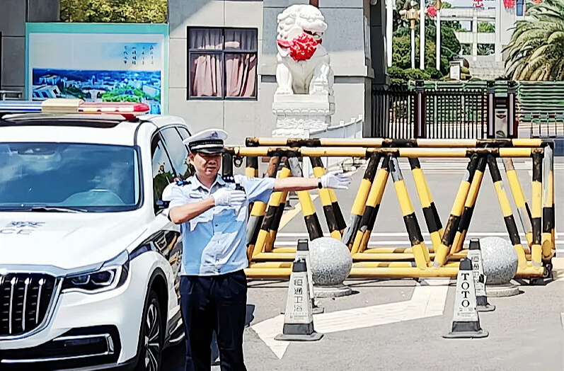 桃源交警：烈日下的平安“警”色