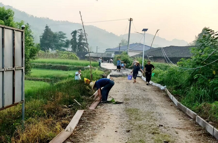 夷望溪镇：昔日泥泞变通途，三米宽“暖心路”直抵民心