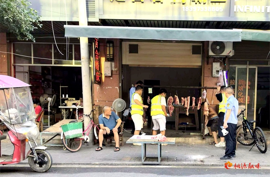 木塘垸镇：整治马路市场 守护“集市烟火”