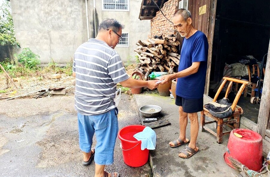 木塘垸镇：上门代办社保卡 暖心服务解民忧