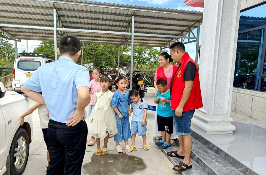 架桥镇开展“防溺水重点人员”上户走访活动