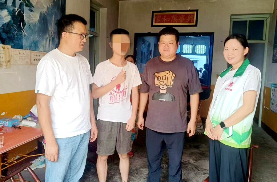 木塘垸镇开展“幸福桃源·护童成长”儿童关爱活动