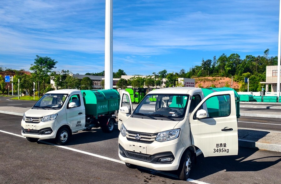 剪市镇：新环卫车“上岗” 助力乡村颜值再提升