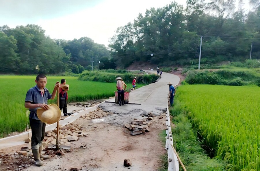 泥泞路变幸福路，佘家坪镇推动学习教育与民生实事深度融合