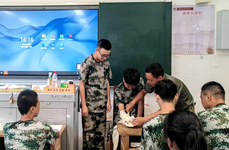 桃源二中：军训课堂添新章 急救技能入心房
