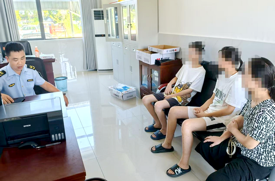 陬市镇：为未成年人骑行系上“安全带”