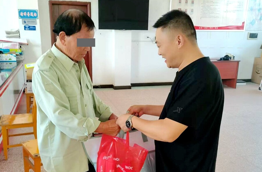 剪市镇：温暖回访，“夏季送清凉”专项救助在行动