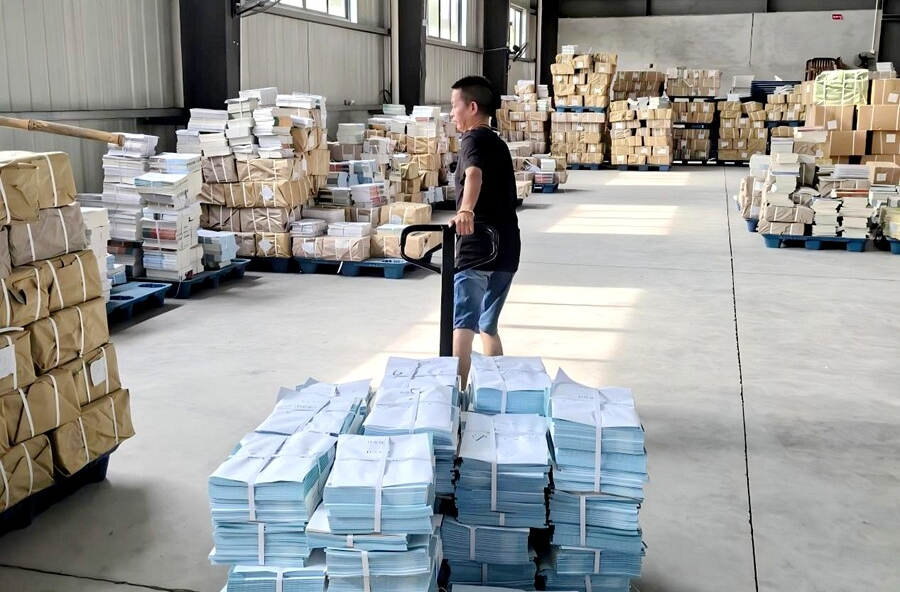 桃源縣新華書店：分發(fā)教材迎開學