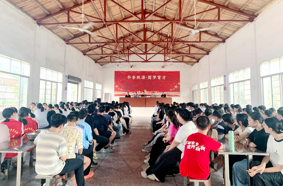 牛车河镇：弘扬法治精神  构建平安校园
