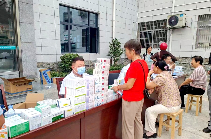牛车河镇：推进县域“医共体”建设  开展群众 “家门口”义诊