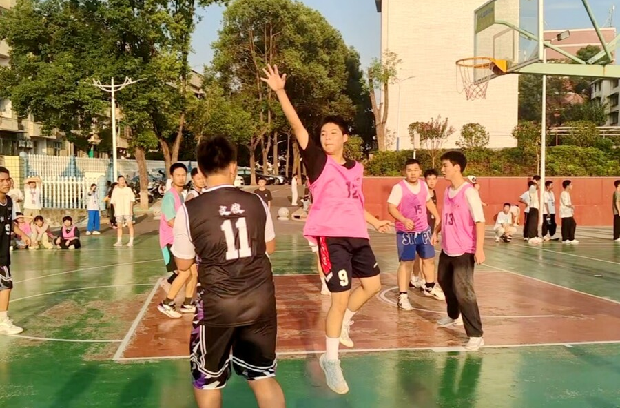 青春“迎新”，“篮”不住！ ——桃源二中高一篮球赛热血开赛