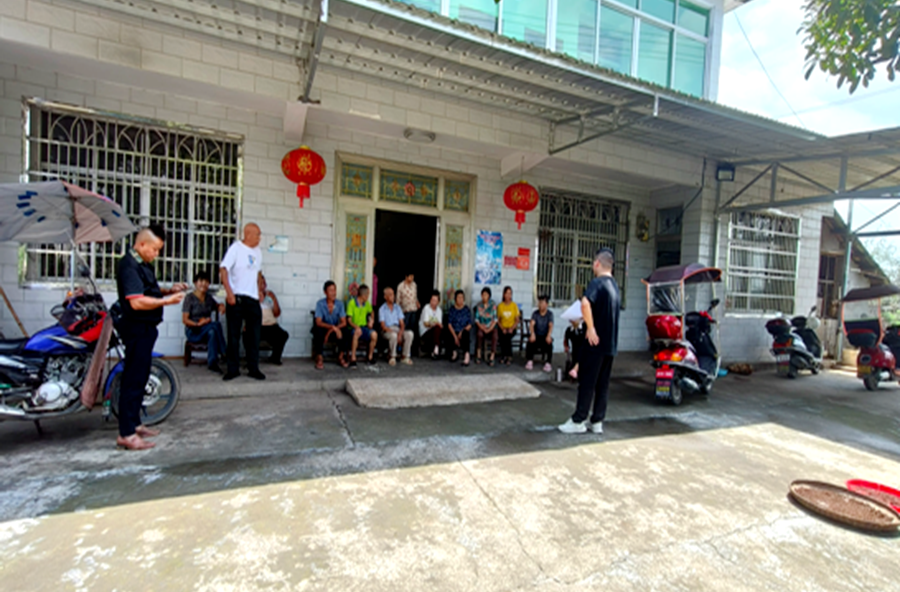 马鬃岭镇：屋场会“唠”透秸秆事   干群同心护好“丰收蓝”