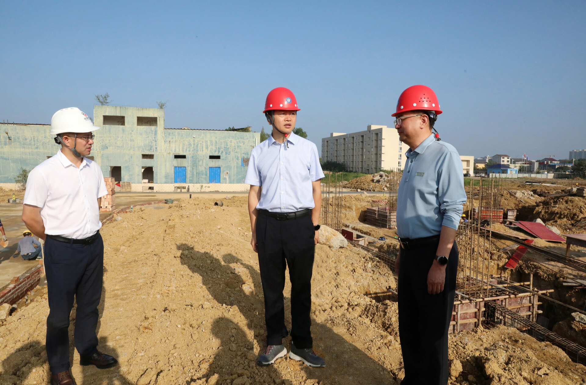 黄伟雄督导项目建设和安全生产情况