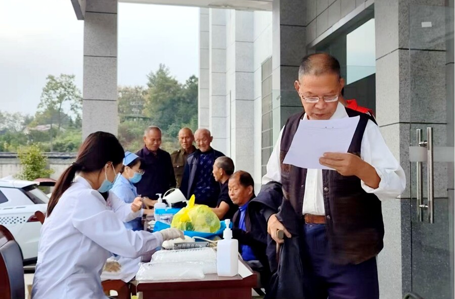 泥窝潭乡举办退役军人优抚对象免费医疗巡诊活动