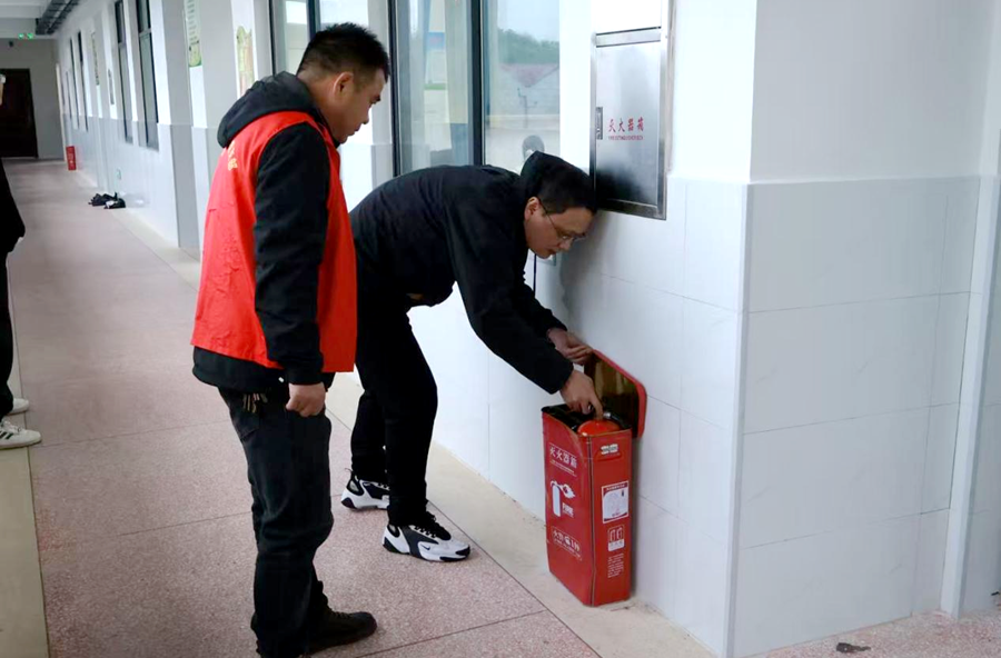 漆河镇：深入中学查消防，织密校园安全“防护网”