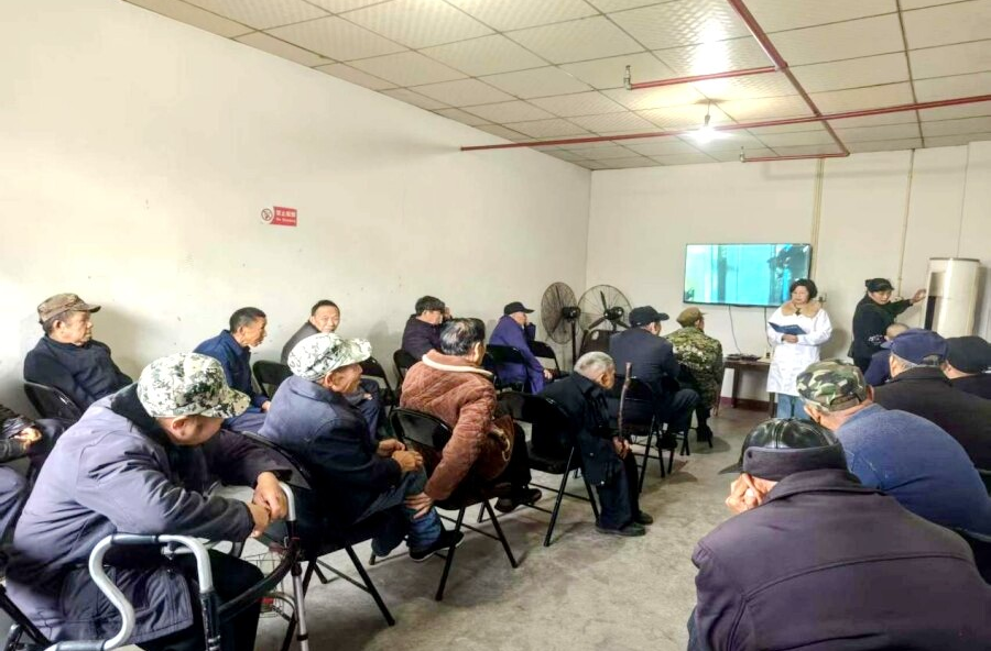 理公港镇：关爱老人、服务健康——走进敬老院开展主题党日活动