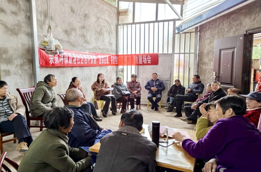 佘家坪镇：“空”了办公室 暖了百家屋