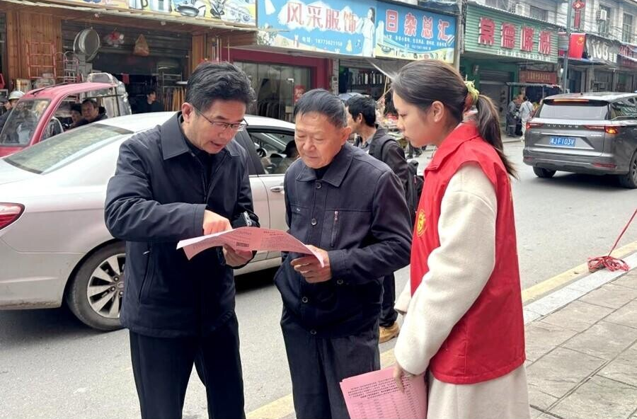 龙潭镇：开展“温暖社保•社保服务进万家”宣传活动