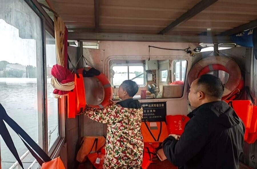 夷望溪镇开展渡口渡船安全专项检查，筑牢水上出行“安全防线”